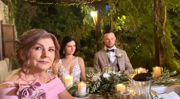 Kolor sukni dla mamy pana młodego: Elegancja bez modowej wpadki