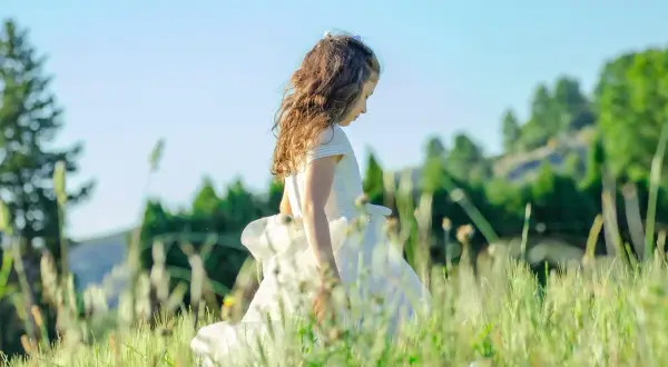 Sukienka boho z frędzlami: Jak prać bezpiecznie i bez splątań?