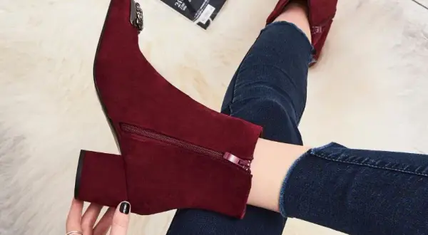 Bordowe botki stylizacje: jak stworzyć modne i stylowe outfity